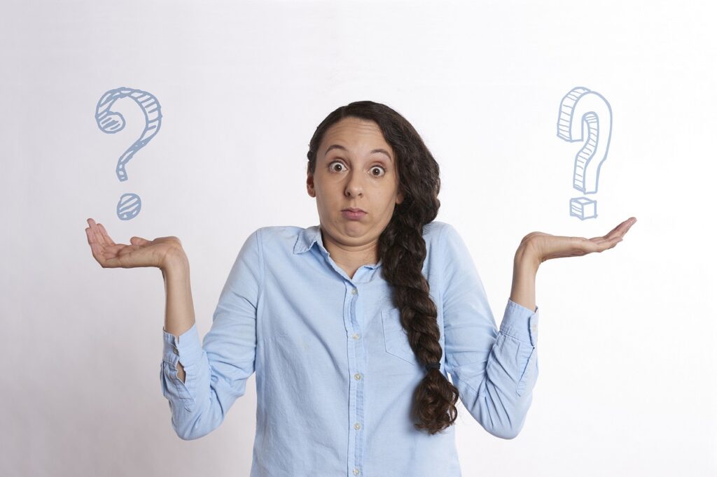 señora preguntando que son los comparativos y superlativos en inglés
